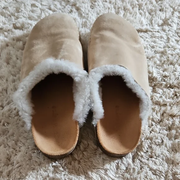 Jenni Kayne Tan Suede Mules with White Fur Trim - Picture 3 of 6